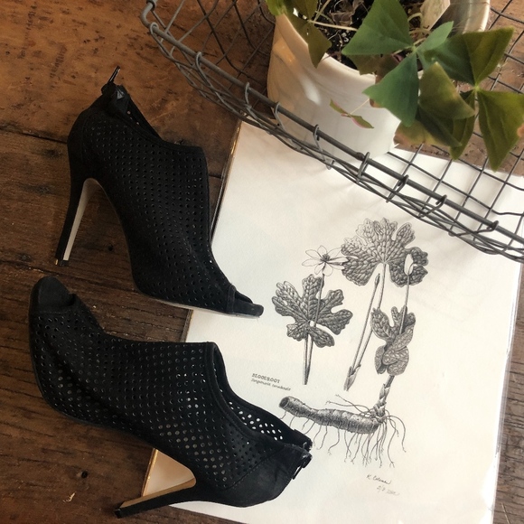 Madden Girl Black Renzo Peep Toe Booties 8M - Picture 1 of 8